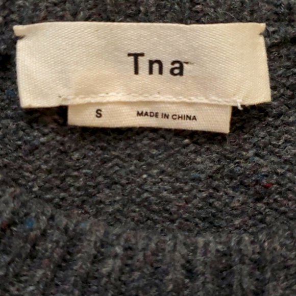 Aritzia TNA Grey crewneck 100% wool long sleeve pullover sweater size small - Picture 4 of 4